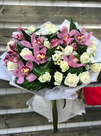 Букет цветов из: Розы и Хризантемы в Сясьстройске