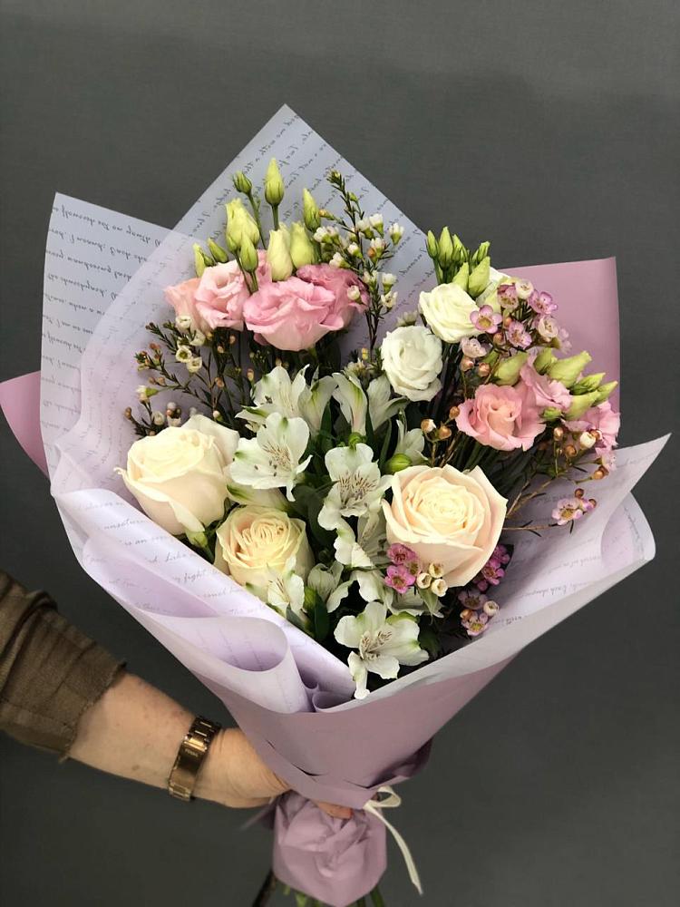 Букет цветов из: Альстромерии, Розы и Лизиантусы в Сясьстройске