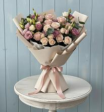 Букет цветов из:  Розы и Лизиантусы в Сясьстройске