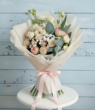 Букет цветов из:  Розы и Лизиантусы в Сясьстройске