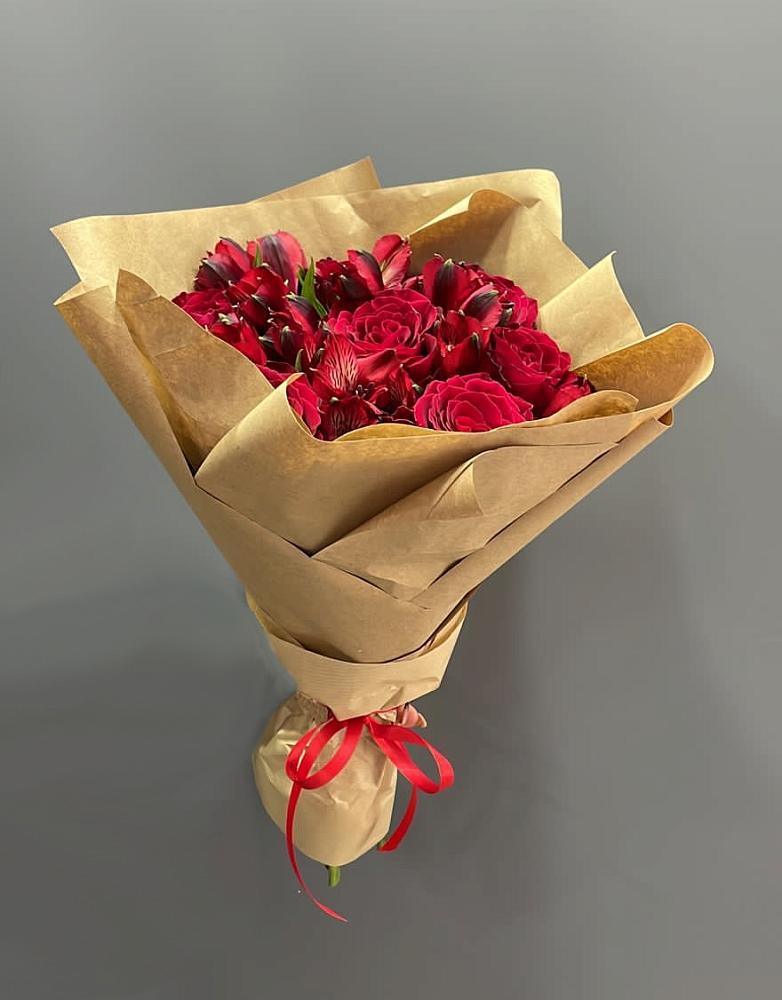 Букет цветов из: Альстромерии и Розы в Сясьстройске