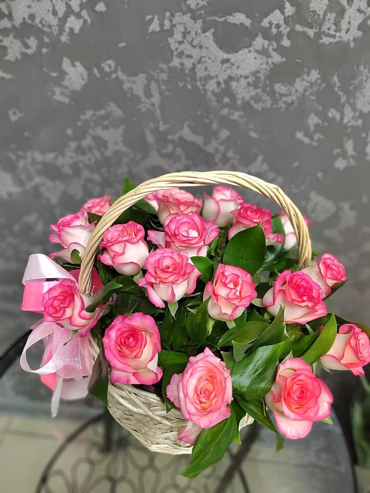 Цветочная композиция из Розы в корзине в Сясьстройске