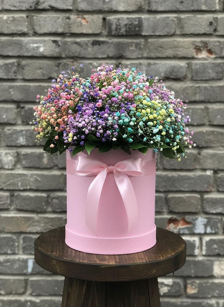 Цветочная композиция из Гипсофила и Розы в шляпной коробке в Сясьстройске