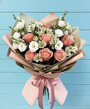 Букет цветов из:  Розы, Альстромерии и Лизиантусы в Сясьстройске