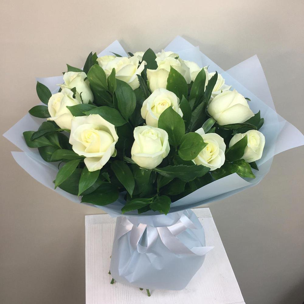 Букет 15 Белых роз Проуд в Сясьстройске