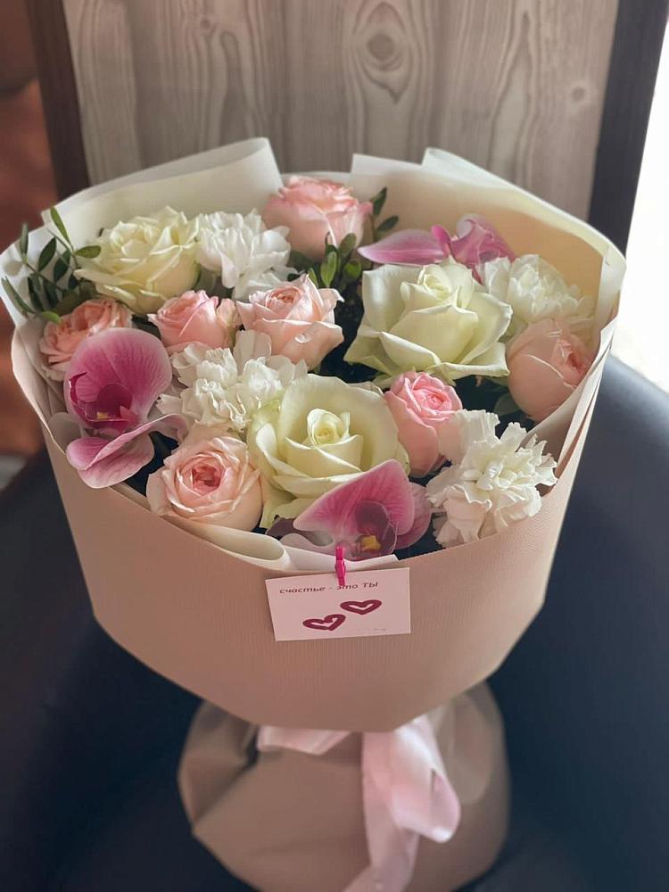 Букет цветов из: Орхидеи, Розы и Гвоздики в Сясьстройске