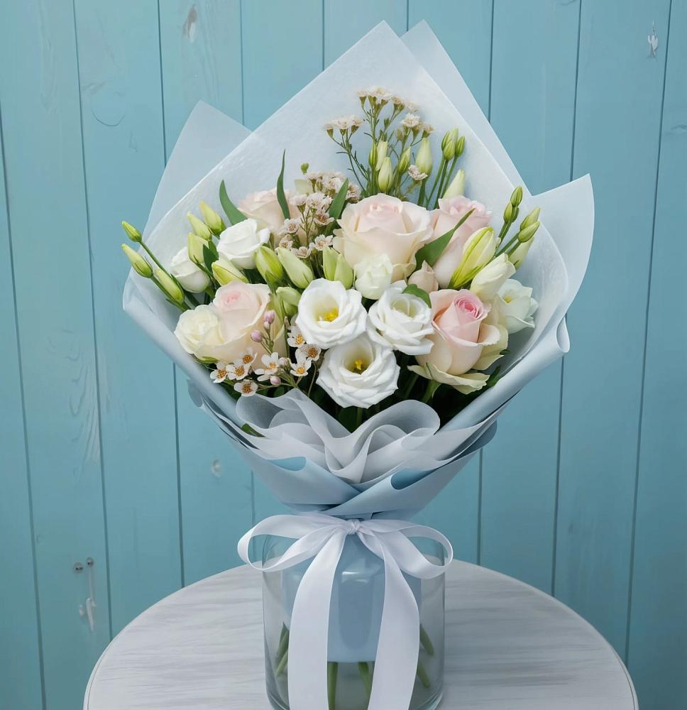 Букет цветов из: Розы и Лизиантусы в Сясьстройске