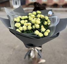 Букет Белые кустовые розы Солинеро в Сясьстройске