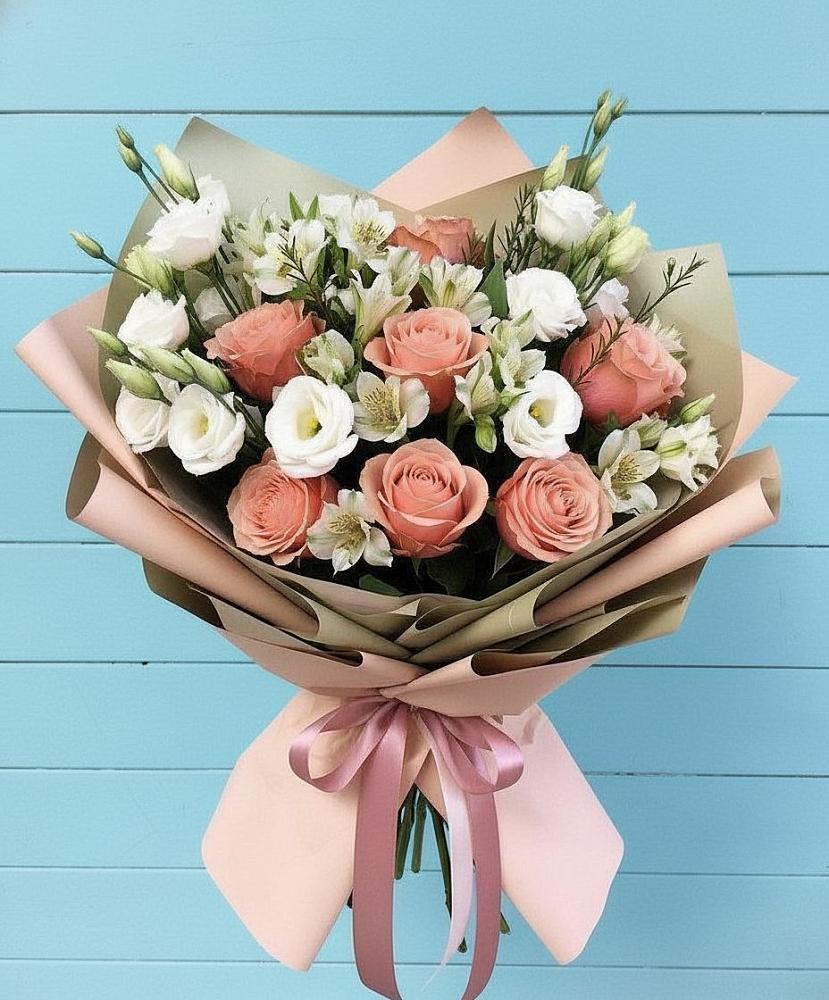 Букет цветов из: Розы, Альстромерии и Лизиантусы в Сясьстройске