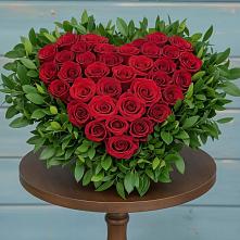 Цветочная композиция из Розы в виде сердца в Сясьстройске