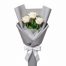 Букет 3 белые розы в Сясьстройске