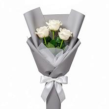 Букет 3 белые розы в Сясьстройске