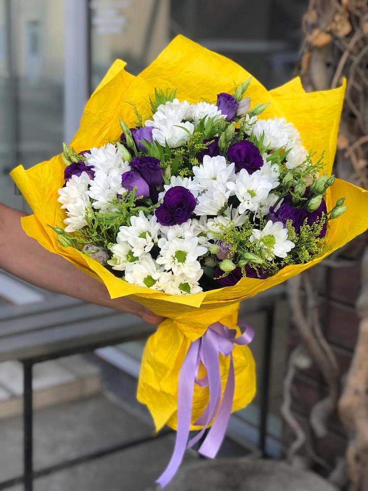 Букет цветов из: Ирисы, Хризантемы и Ромашки в Сясьстройске