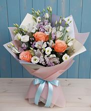 Букет цветов из:  Лизиантусы, Розы, Альстромерии и Гипсофила в Сясьстройске