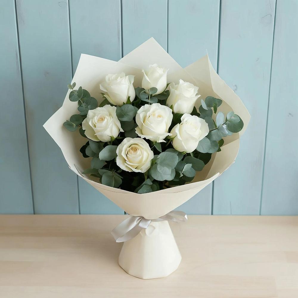 Букет Белые розы в Эвкалипте в Сясьстройске
