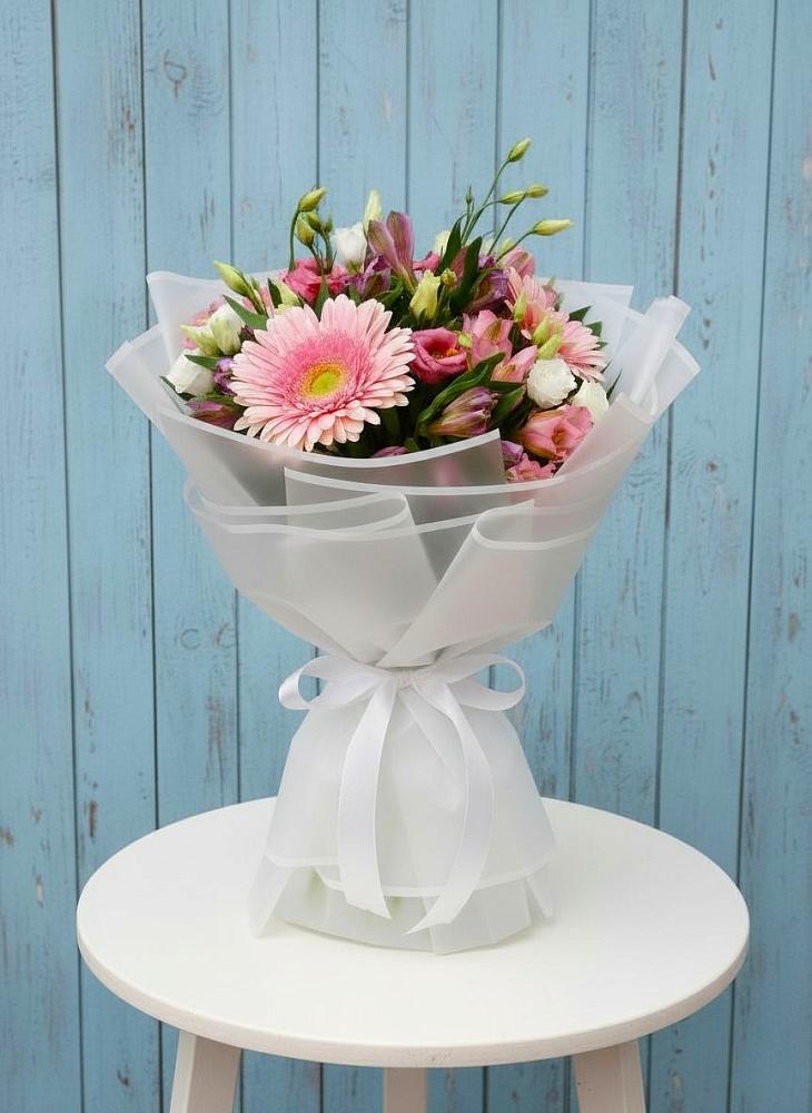 Букет цветов из: Герберы, Альстромерии и Лизиантусы в Сясьстройске