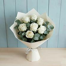 Букет Белые розы в Эвкалипте в Сясьстройске