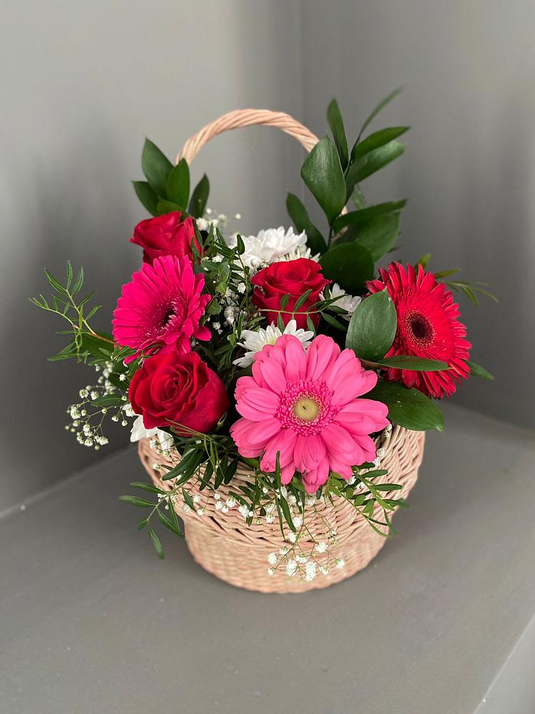 Цветочная композиция из Розы, Хризантемы и Герберы в корзине в Сясьстройске