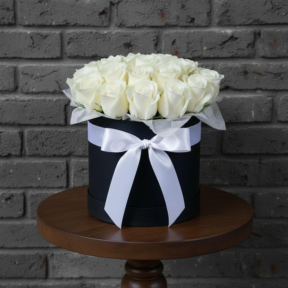 Цветочная композиция из Розы в шляпной коробке в Сясьстройске