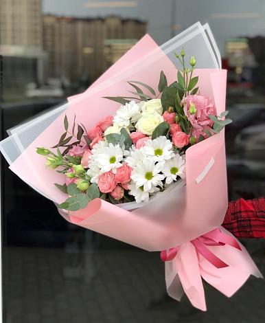 Букет цветов из: Розы, Лизиантусы и Хризантемы в Сясьстройске