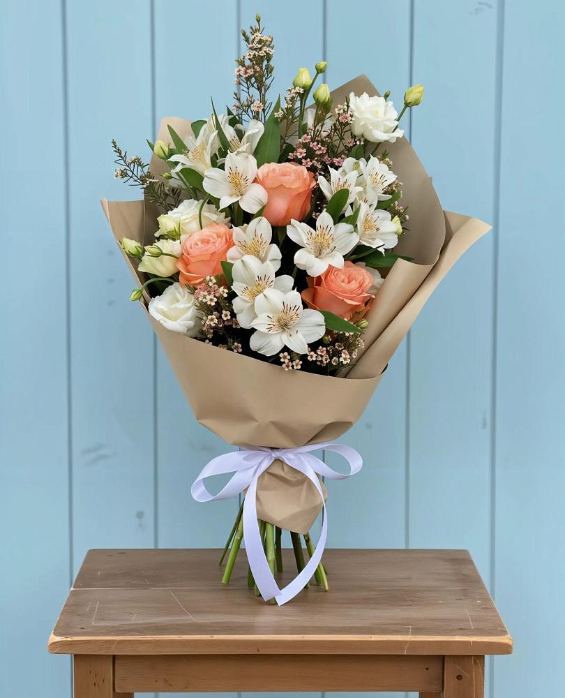 Букет цветов из: Альстромерии, Лизиантусы, Розы и Хризантемы в Сясьстройске