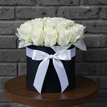 Цветочная композиция из Розы в шляпной коробке в Сясьстройске