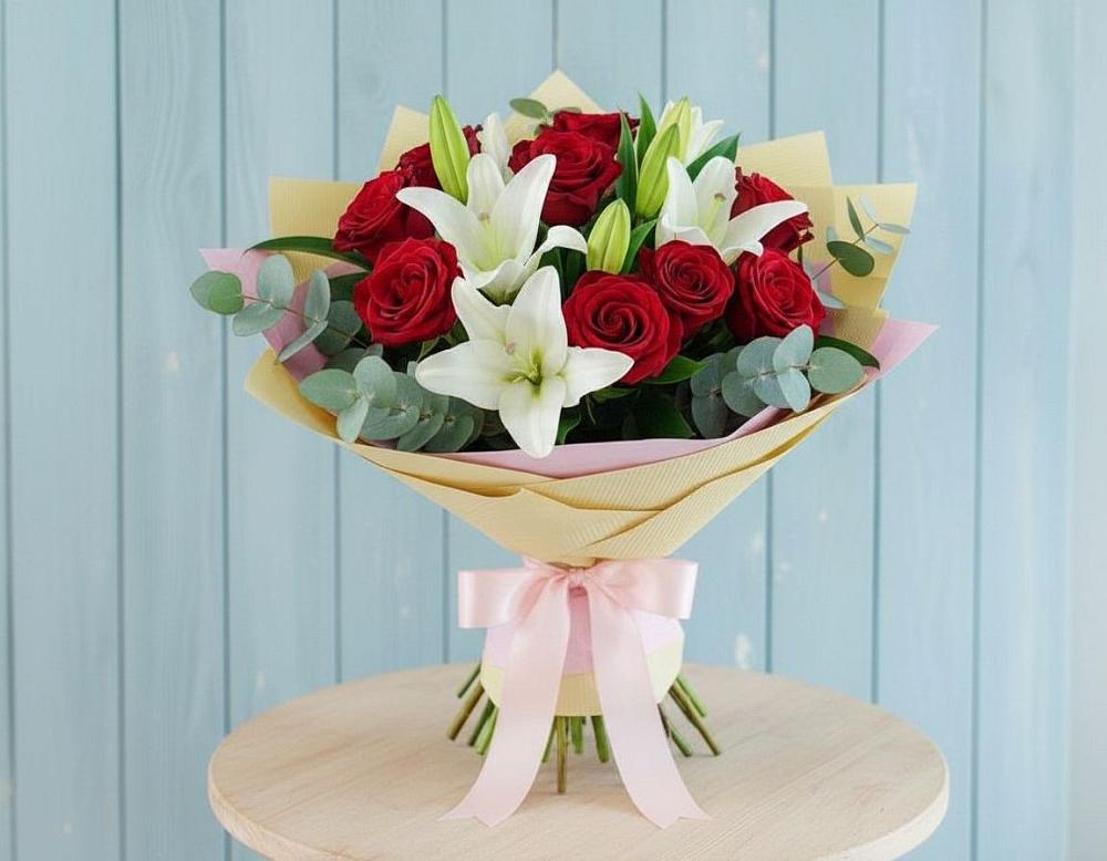 Букет цветов из: Лилии и Розы в Сясьстройске
